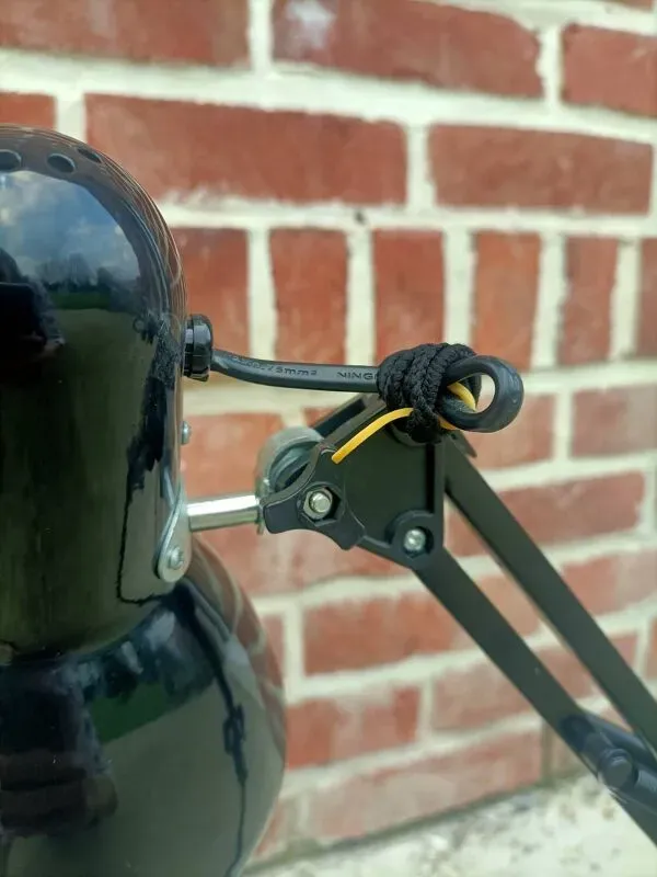 Illustration numéro 3 du produit Lampe de bureau