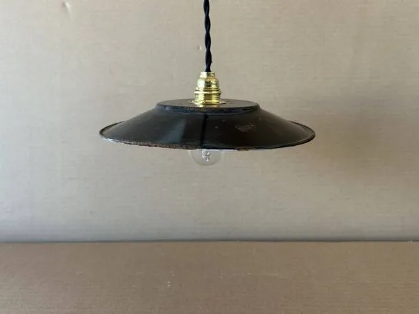 Illustration numéro 3 du produit Suspension industrielle noire ancienne