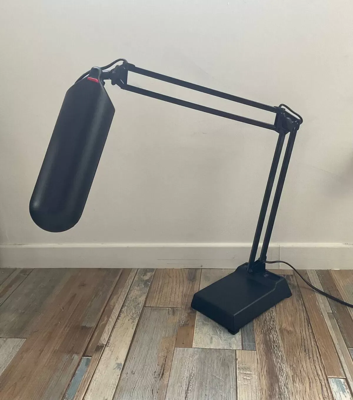 Illustration numéro 3 du produit Lampe d’atelier articulée des années 80