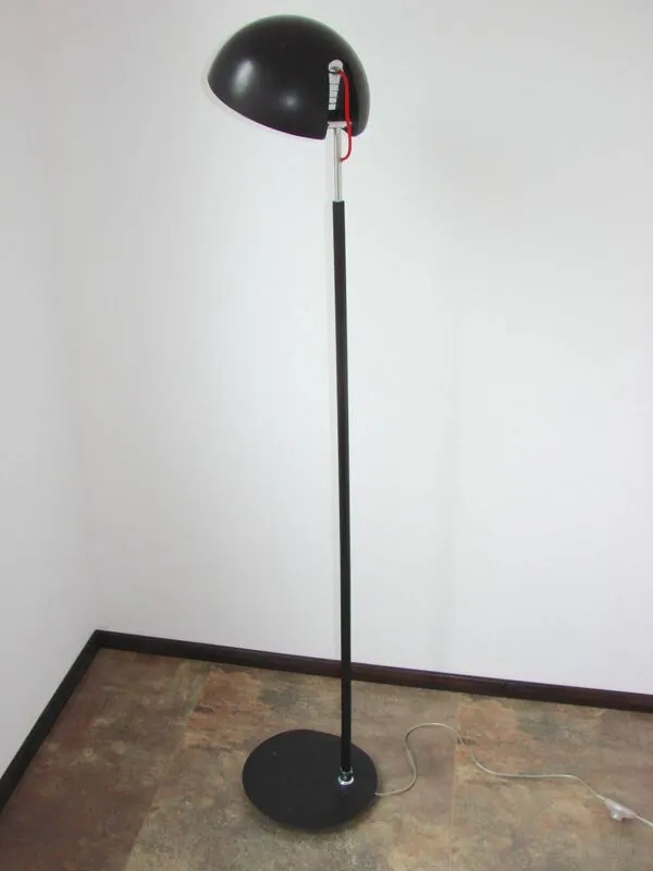Illustration numéro 3 du produit Lampadaire, années 1990