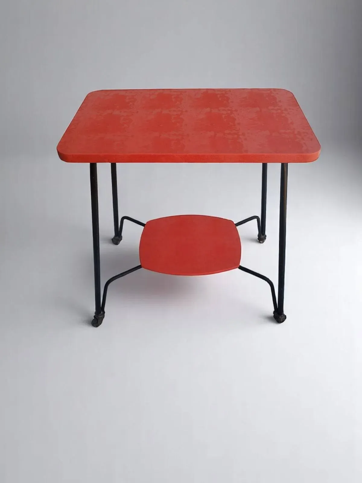 Illustration numéro 3 du produit Table d’appoint, desserte vintage