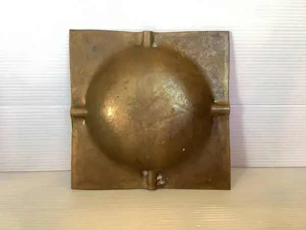 Illustration numéro 3 du produit Cendrier vide poche en laiton travaillé