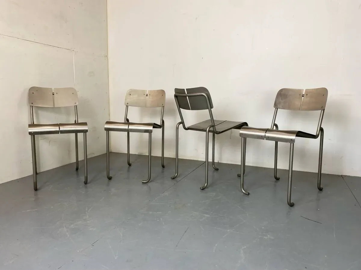 Illustration numéro 3 du produit Chaises de salle à manger françaises Memphis Architectural en acier inoxydable, lot de 4, années 1980