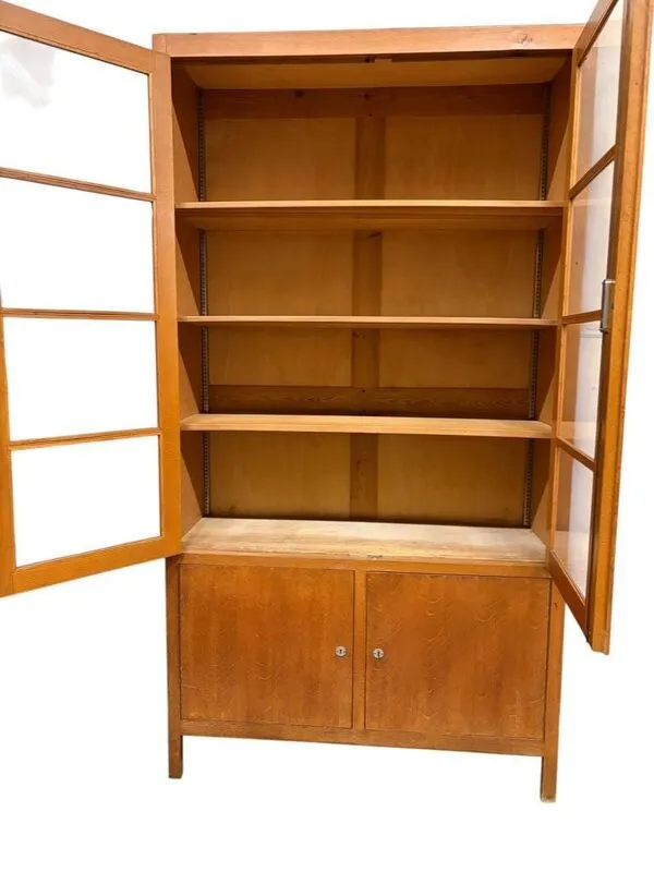 Illustration numéro 3 du produit Vitrine XL vintage haute en bois / armoire / armoire de laboratoire