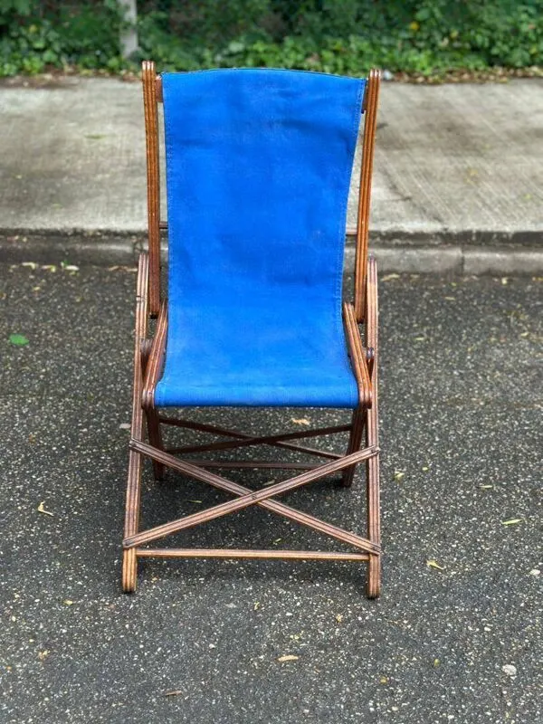 Illustration numéro 3 du produit Chaise pliante en en bois massif et tissu bleu