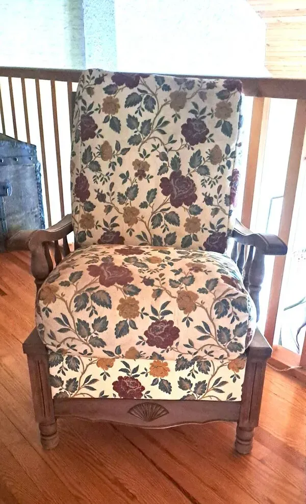 Illustration numéro 3 du produit Fauteuil Tissu et bois confort relax 1950