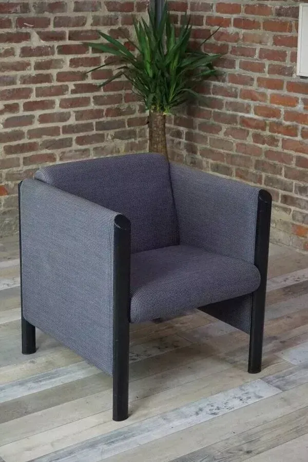 Illustration numéro 3 du produit Fauteuil club design années 80