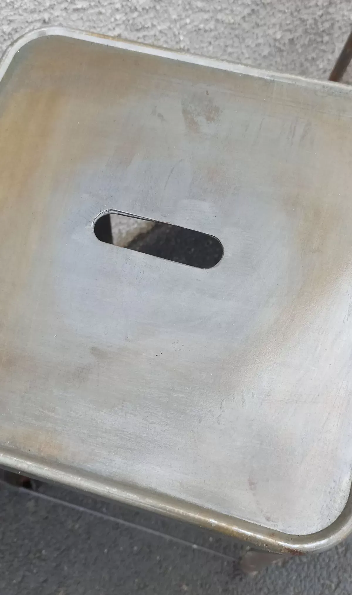 Illustration numéro 3 du produit Lot de 6 tabourets en métal