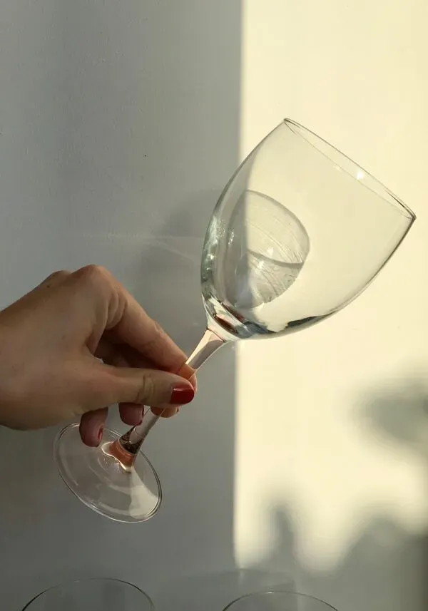 Illustration numéro 3 du produit lot de 6 grands verres à vin à pieds rose Fabriqués en France années 1970