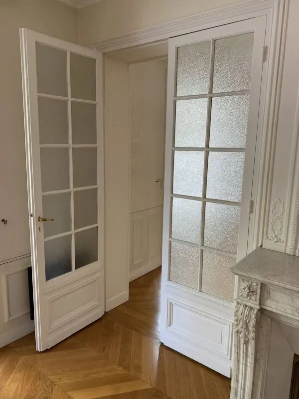 Illustration numéro 3 du produit Double porte haussmannienne vitrée en bois avec verre cathédrale - 245 cm