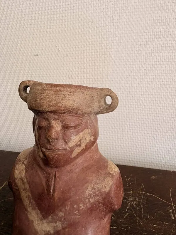 Illustration numéro 3 du produit Sculpture, vase anthropomorphe en terre cuite, Pérou