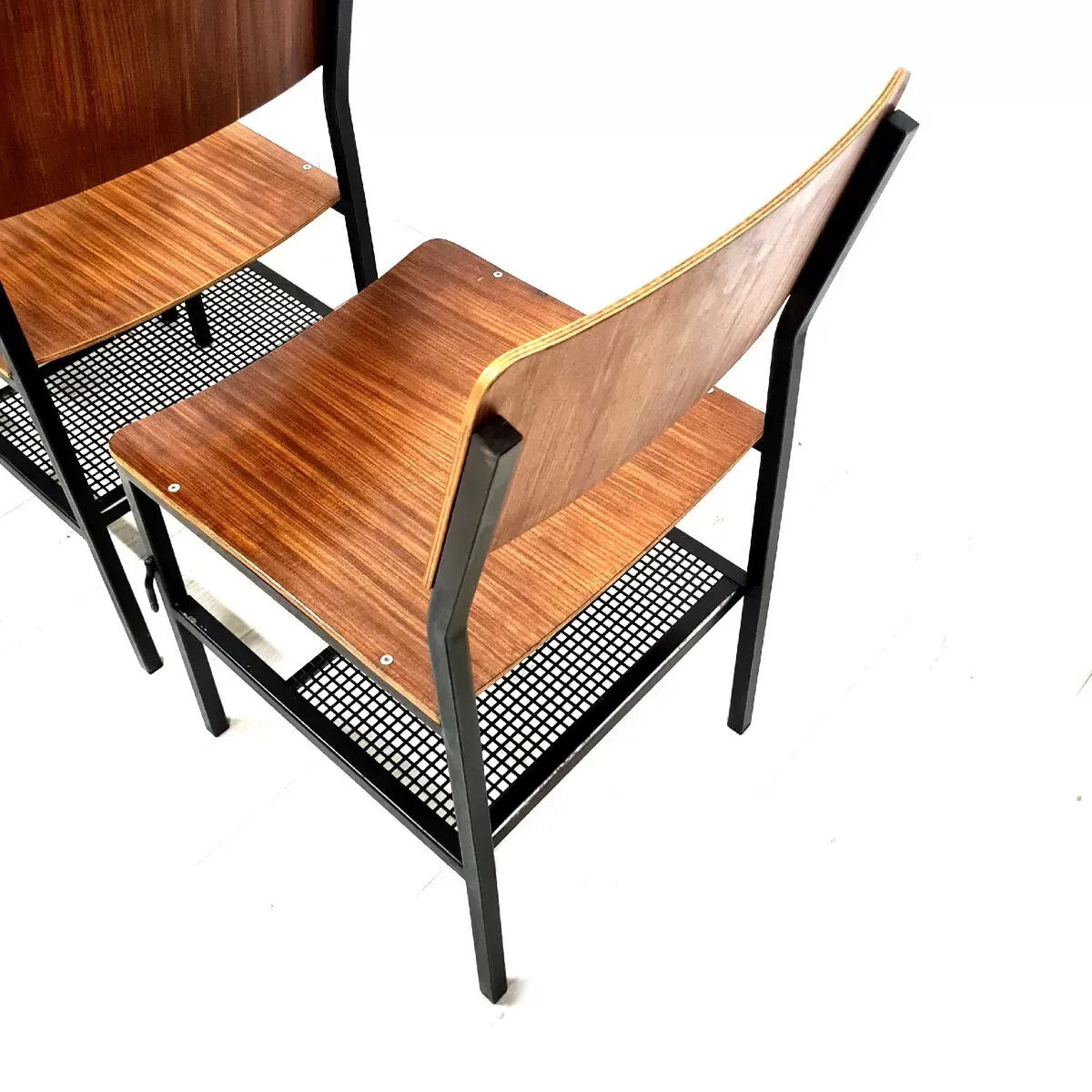Illustration numéro 3 du produit Ensemble de 4 chaises industrielles, Pays-Bas années 1970