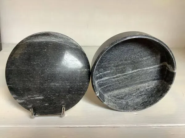 Illustration numéro 3 du produit Vide poche boîte en marbre veiné