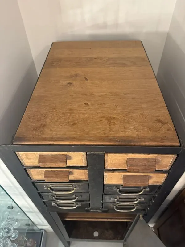 Illustration numéro 3 du produit Meuble industriel fer et bois à tiroirs