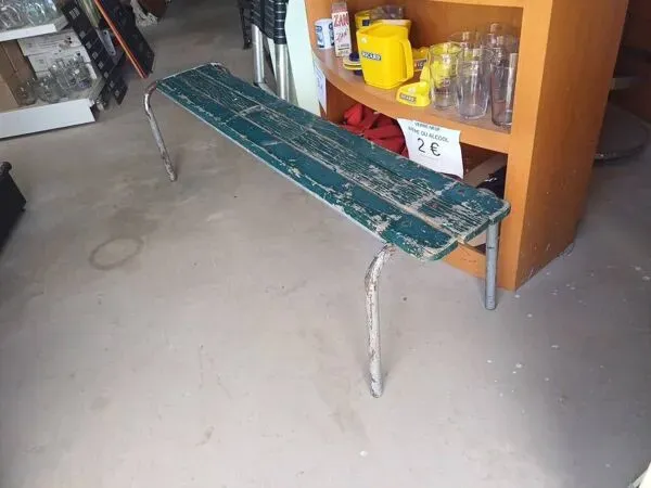 Illustration numéro 3 du produit Ancien banc d'école/industriel