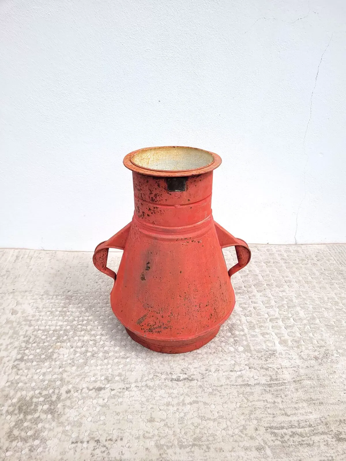 Illustration numéro 3 du produit Grande amphore vase ancien tôle émaillée