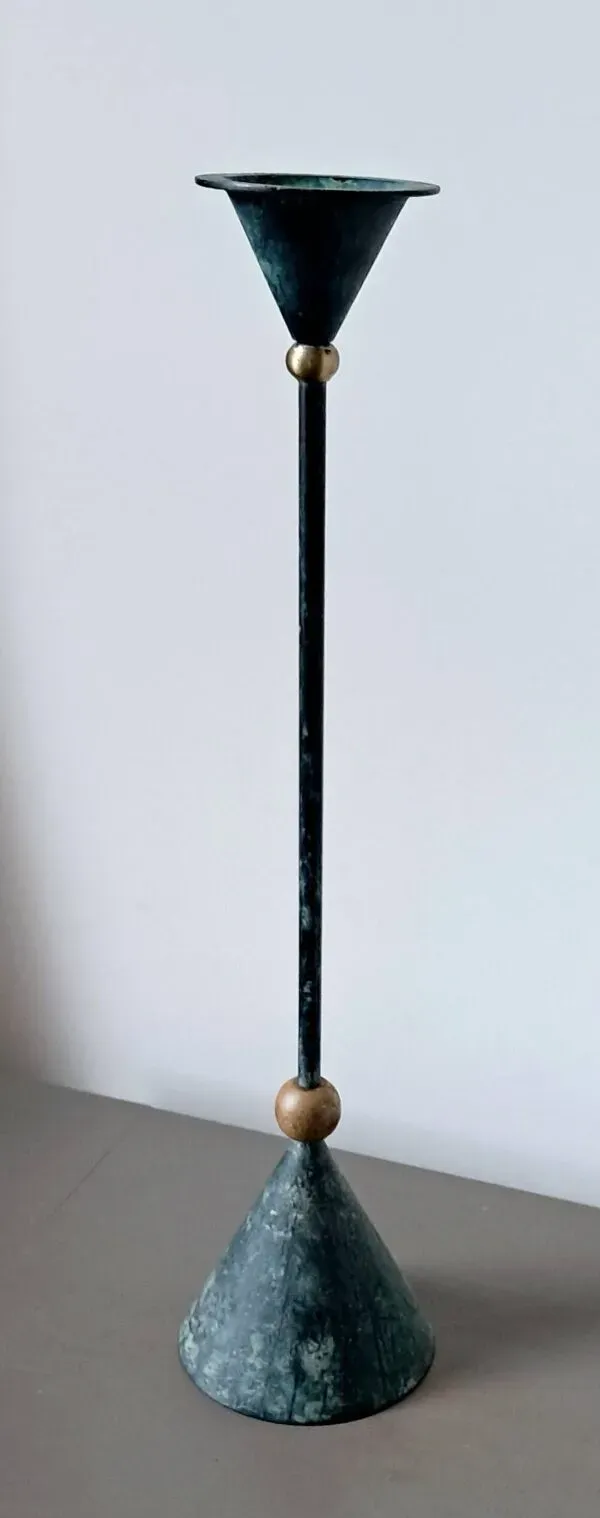 Illustration numéro 3 du produit Bougeoir en métal, Christian de Beaumont