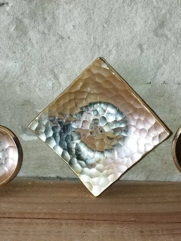 Illustration numéro 3 du produit Suite de 4 cendriers Jie Gantofta en laiton émaillé – cartes à jouer – desi