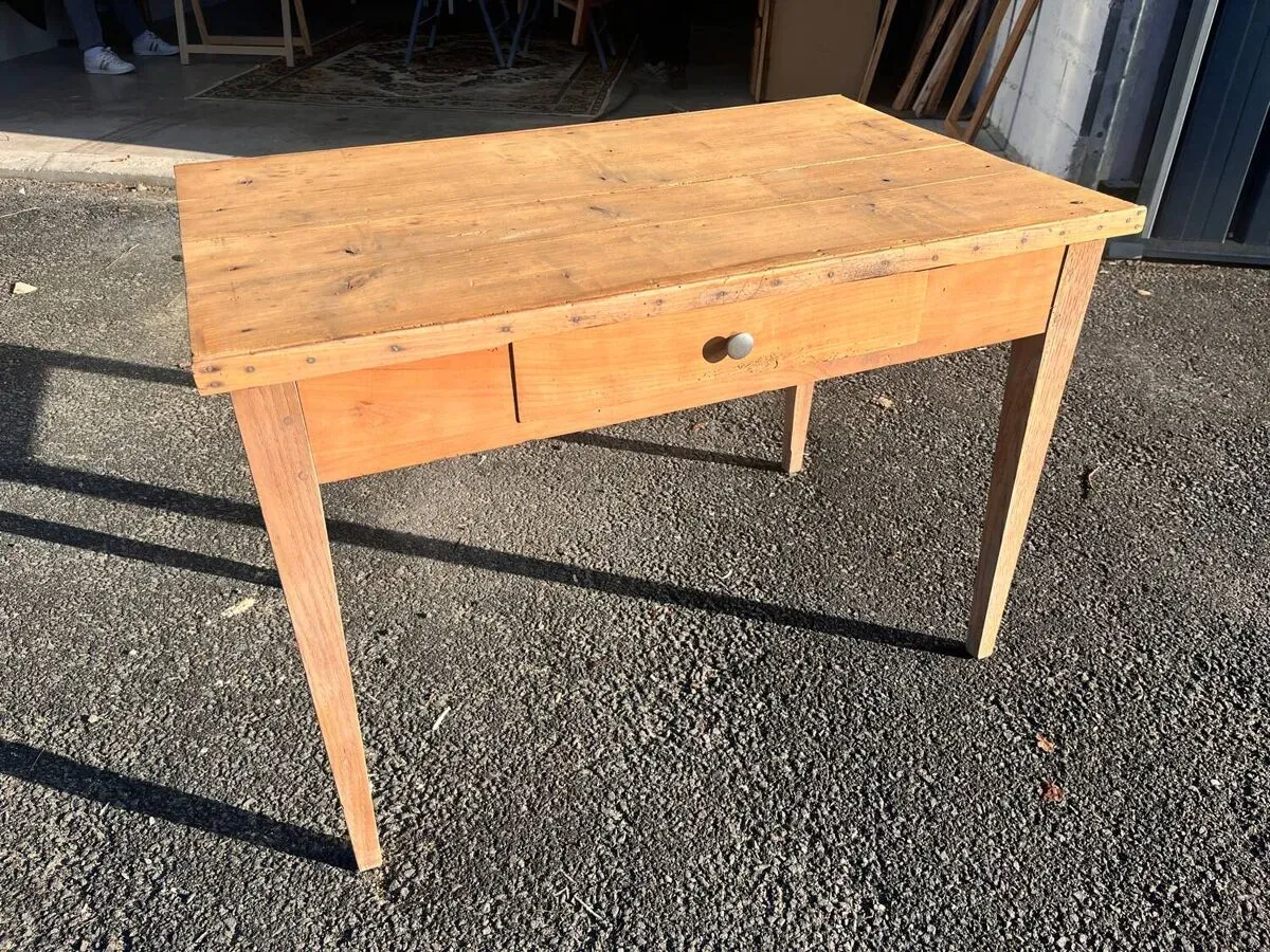 Illustration numéro 3 du produit Table de ferme restaurée