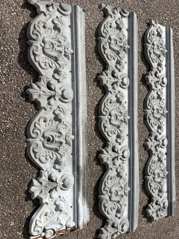 Illustration numéro 3 du produit Frise de toiture zinc