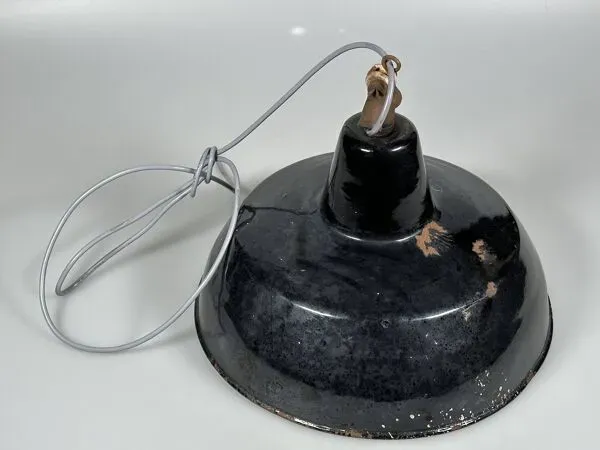 Illustration numéro 3 du produit 1930s/1940s Ceiling Lamp Industrial Lamp Enamel Loft Metal Bauhaus Design