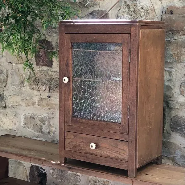 Illustration numéro 3 du produit Armoire vitrée à poser