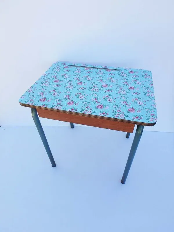 Illustration numéro 3 du produit Bureau d'école