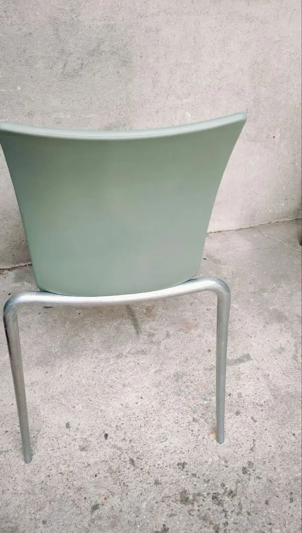 Illustration numéro 3 du produit Lot de 4 chaises Louis 20 de Stark par Vitra