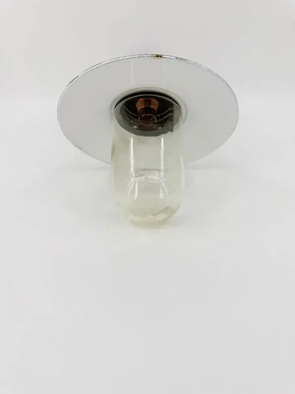 Illustration numéro 3 du produit Lampe de cour
