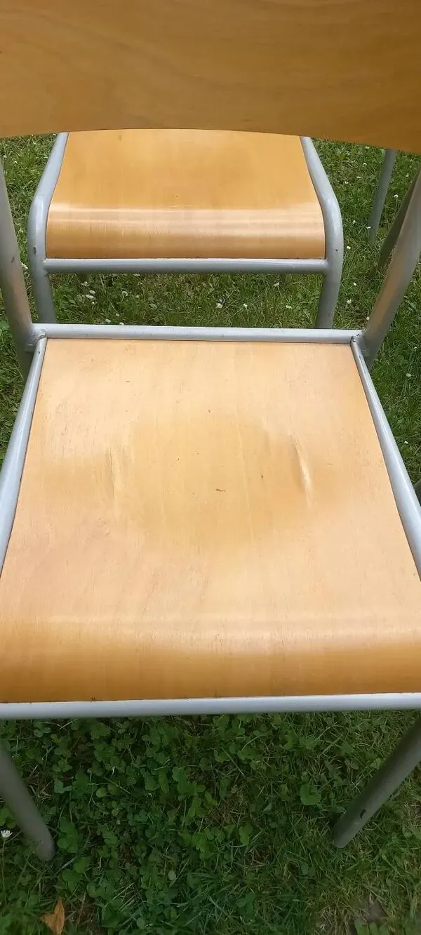 Illustration numéro 3 du produit Lot de 6 chaises d école