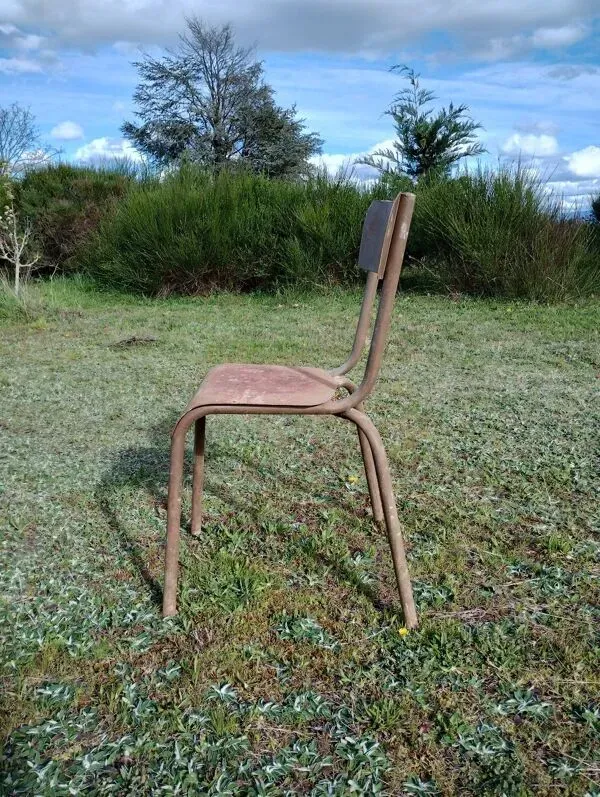 Illustration numéro 3 du produit Chaise acier