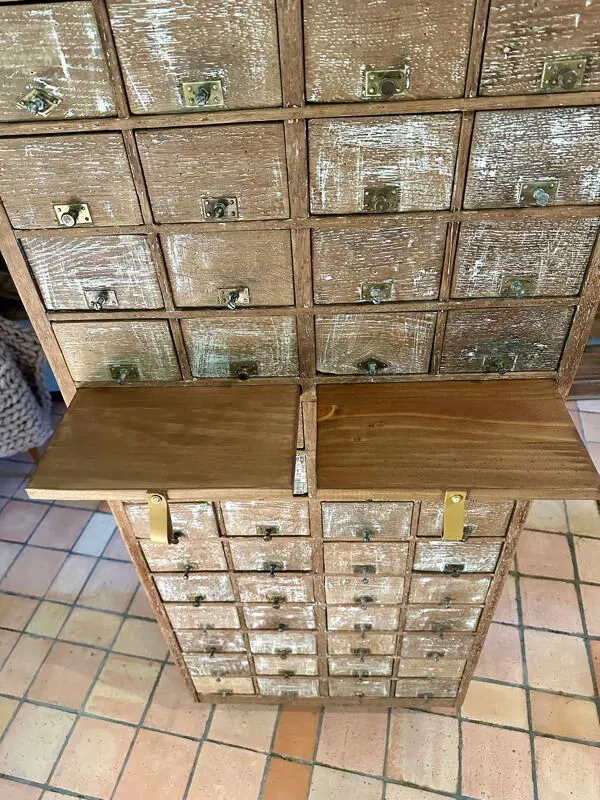 Illustration numéro 3 du produit Meuble de métier