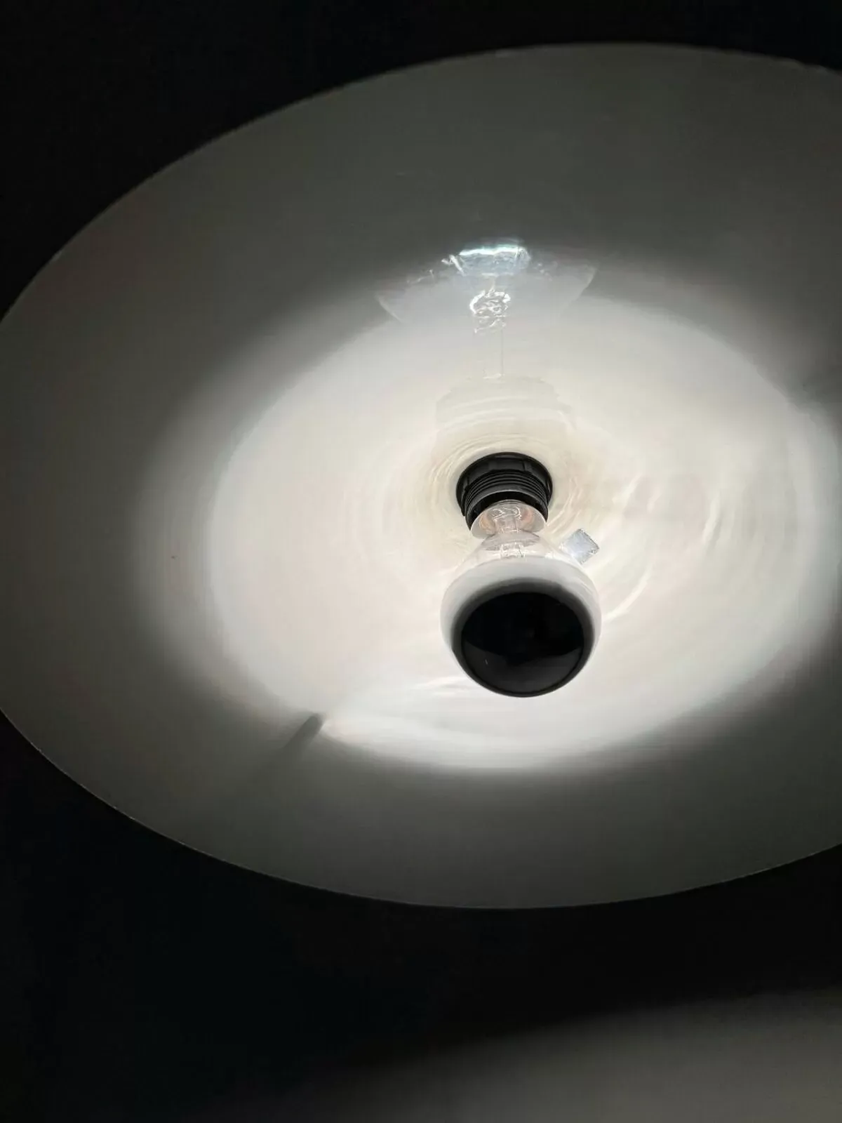 Illustration numéro 3 du produit Suspension style industriel, années 80