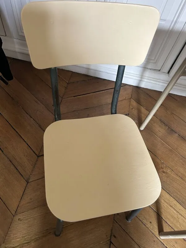 Illustration numéro 3 du produit Pupitre d'écolier et sa chaise