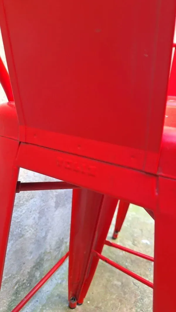 Illustration numéro 3 du produit Paire de tabouret de bar Tolix rouge