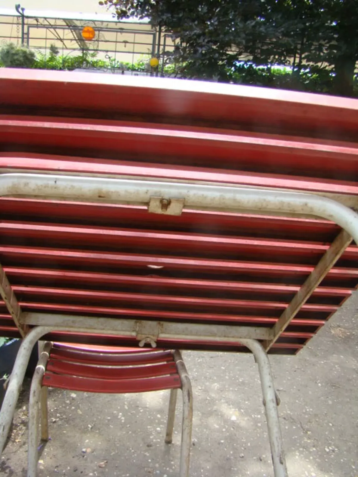 Illustration numéro 3 du produit Table de jardin et deux chaises toile vintage 50/60