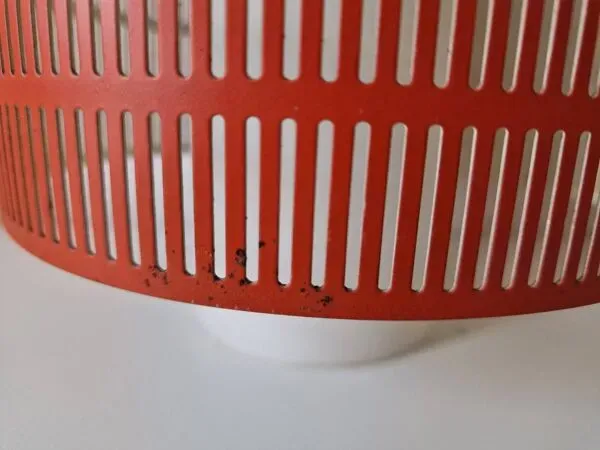 Illustration numéro 3 du produit Suspension en tôle perforée corail, années 70