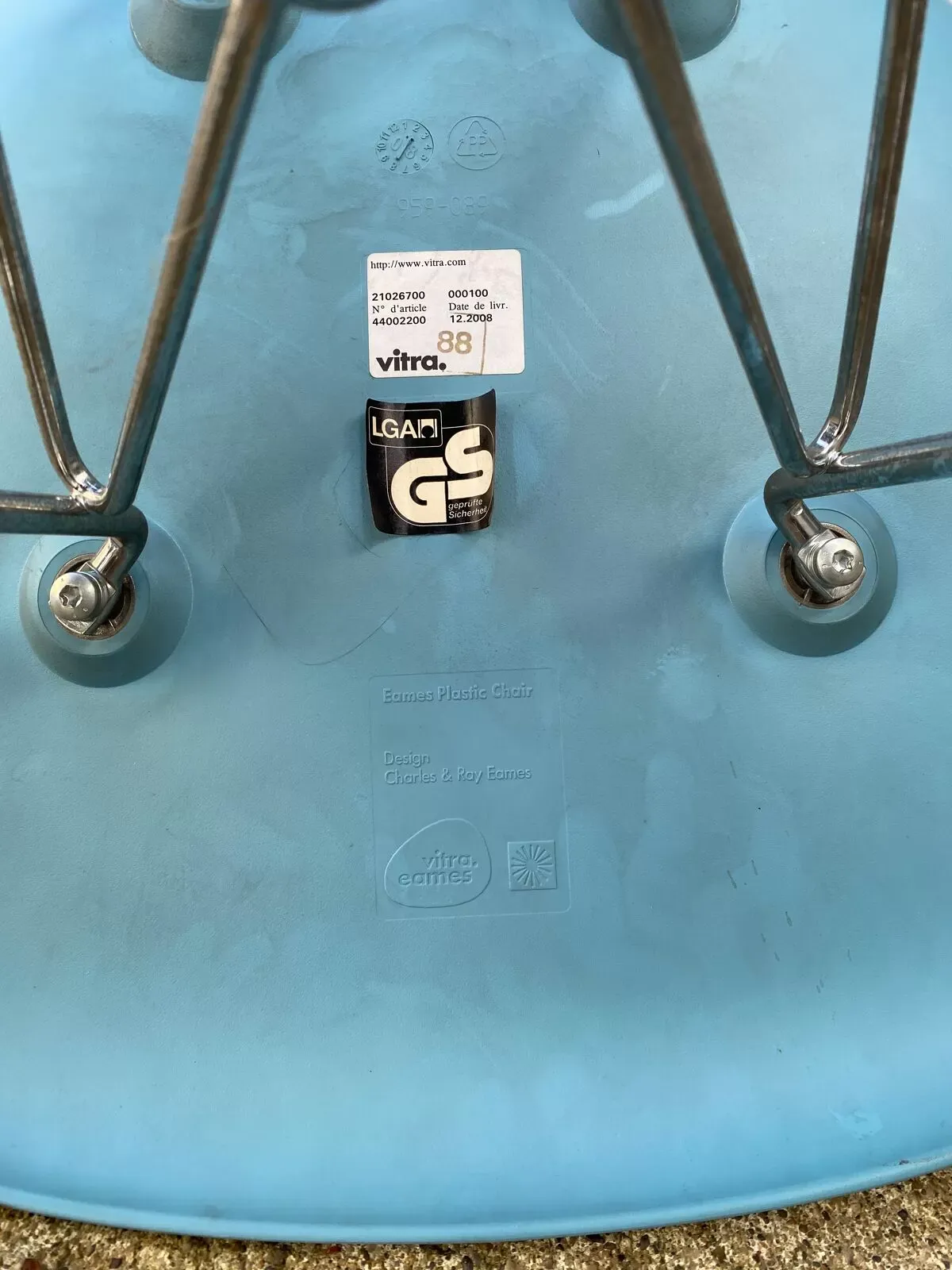 Illustration numéro 3 du produit Chaise ''Plastic Chair'' de Charles et Ray Eames