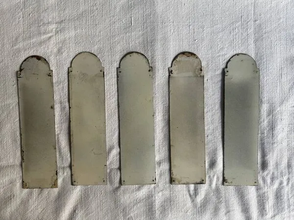 Illustration numéro 3 du produit Plaques de propreté Napoléon III en tôle peinte, décor floral