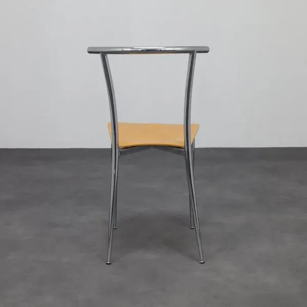 Illustration numéro 3 du produit Ensemble rare de 4 chaises de salle à manger postmodernes par Segis, Italie, années 1990.