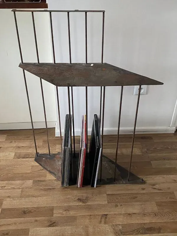 Illustration numéro 3 du produit Console brutaliste acier