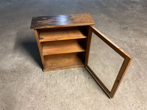 Illustration numéro 3 du produit Vitrine école bois vintage