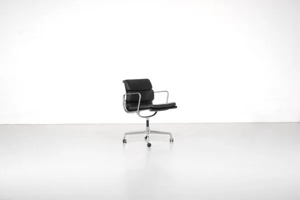 Illustration numéro 3 du produit Fauteuil Soft Pad '' EA 207 '' Charles Ray Eames, États-Unis, 1969.