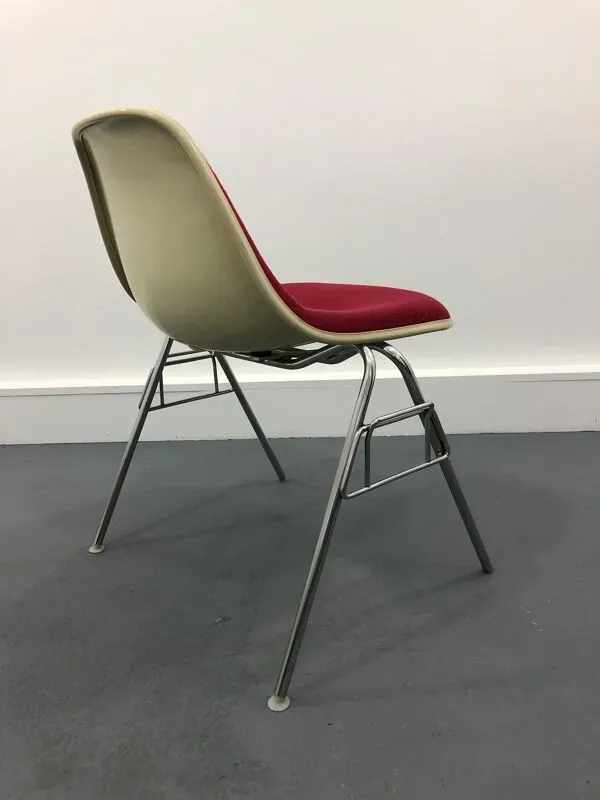Illustration numéro 3 du produit Chaise en fibre de verre par Charles & Ray Eames pour Vitra, années 1960