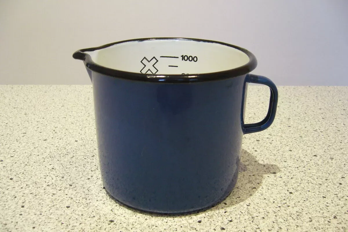 Illustration numéro 3 du produit Broc doseur tôle émaillée