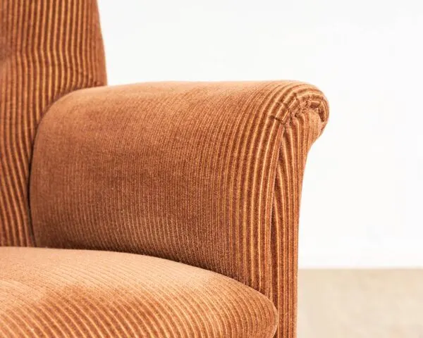 Illustration numéro 3 du produit Fauteuil club  des années 40 avec revêtement en velours côtelé