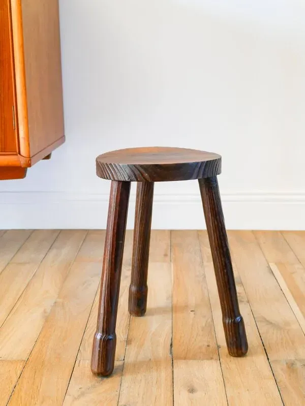Illustration numéro 3 du produit Tabouret tripode en bois, Brutaliste, Style Populaire, 1950