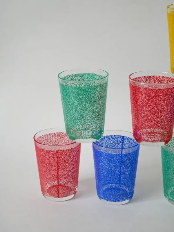 Illustration numéro 3 du produit Ensemble de 8 verres à eau, rouge, vert, jaune et bleu, 1970