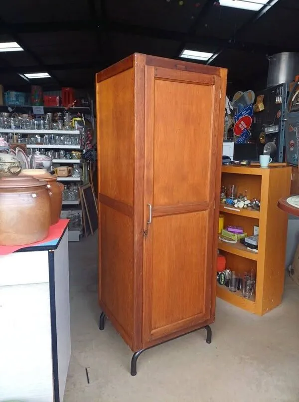 Illustration numéro 3 du produit Armoire Vestiaire Vintage en Bois et Métal /internat 1950 ​