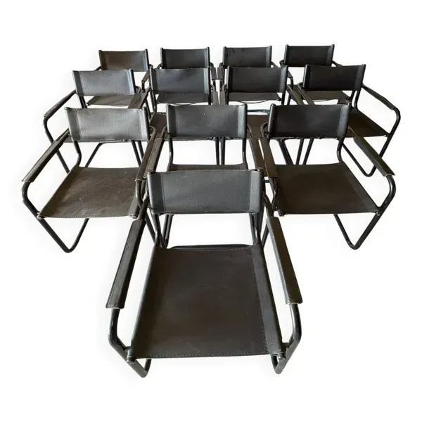 Illustration numéro 3 du produit Ensemble de 12 chaises vintage en cuir noir et acier tubulaire – Italie, an